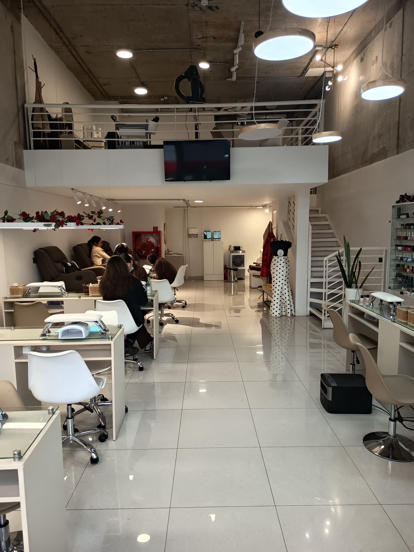 El Salón de las Uñas — Marchant Pereira 3372, Ñuñoa